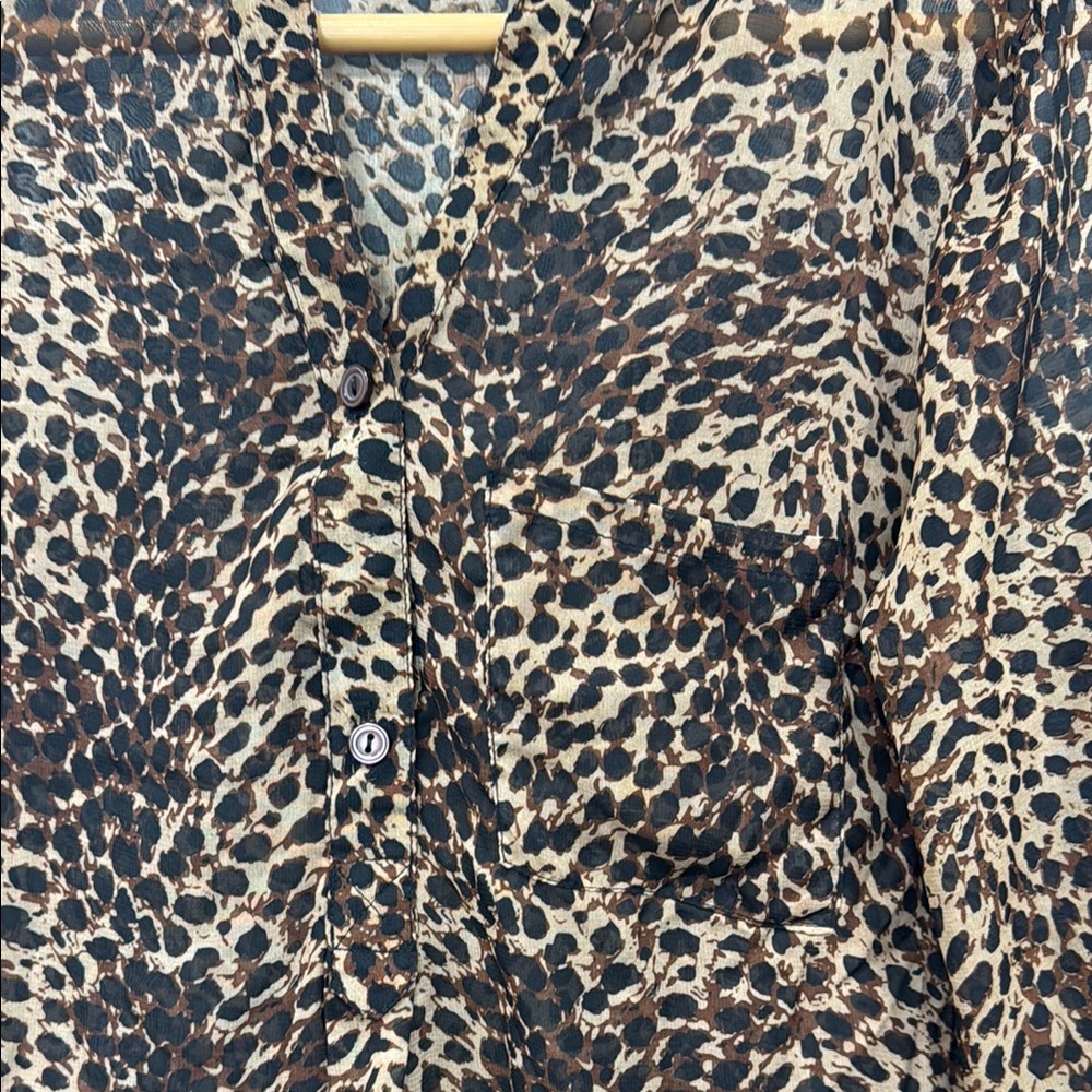 Chic Leopard Print Blouse - image 5